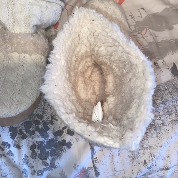 Slippers - Picture 3 of 4